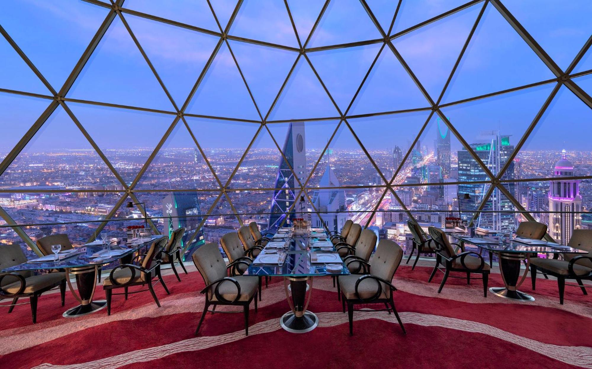 Mandarin Oriental Al Faisaliah, Ριάντ Εξωτερικό φωτογραφία The Dome, the highest bar in the Middle East