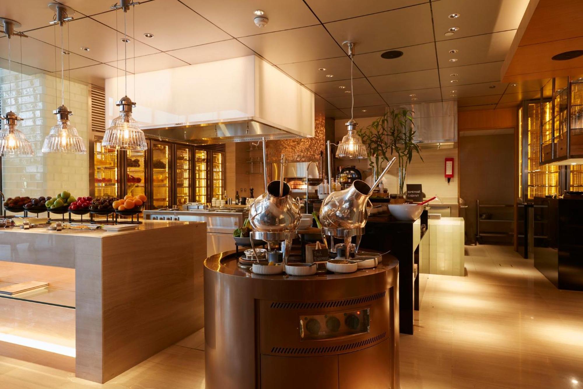 Mandarin Oriental Al Faisaliah, Ριάντ Εξωτερικό φωτογραφία The kitchen at the restaurant