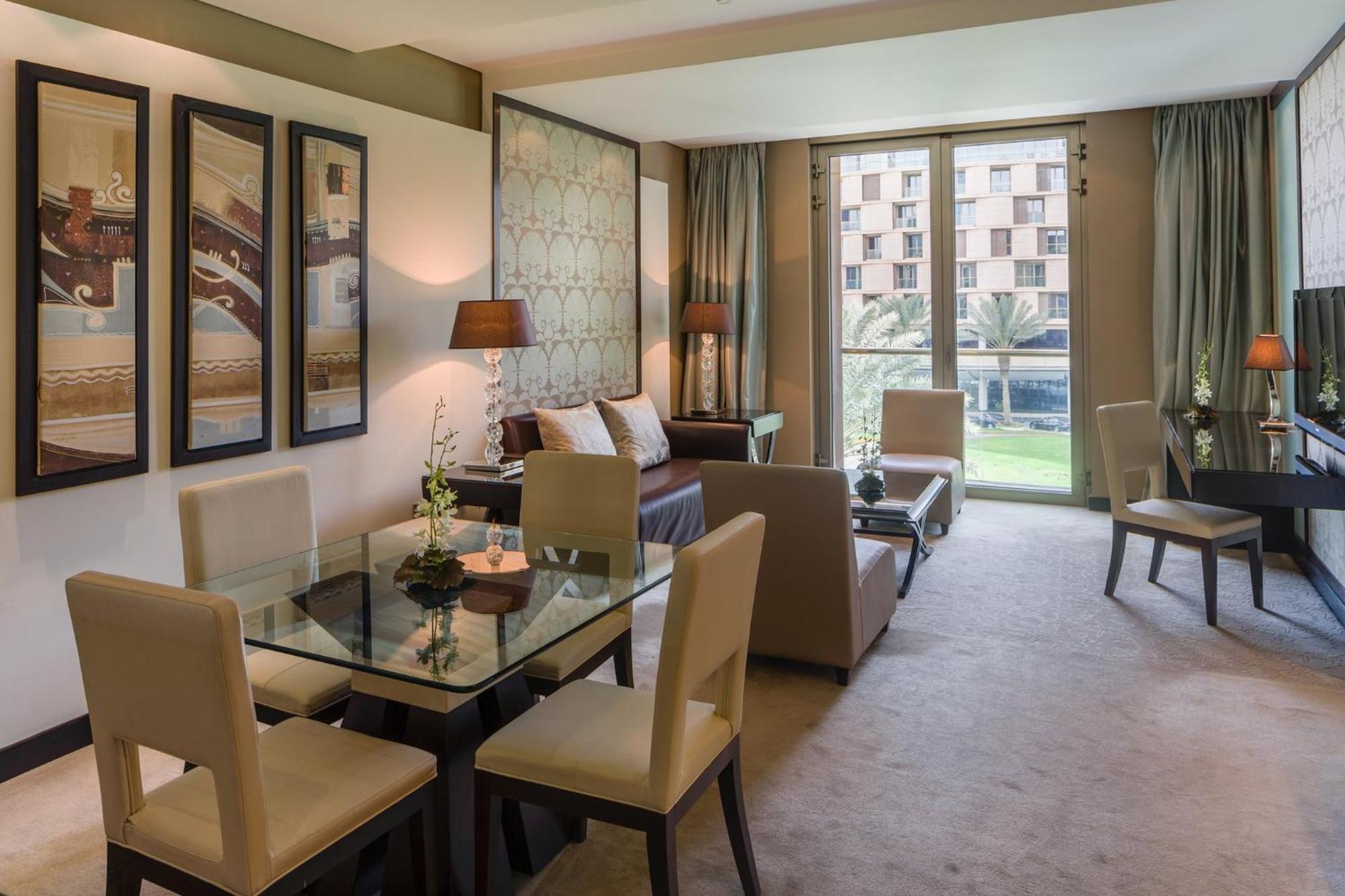 Mandarin Oriental Al Faisaliah, Ριάντ Εξωτερικό φωτογραφία A living room at the Ritz-Carlton, DIFC
