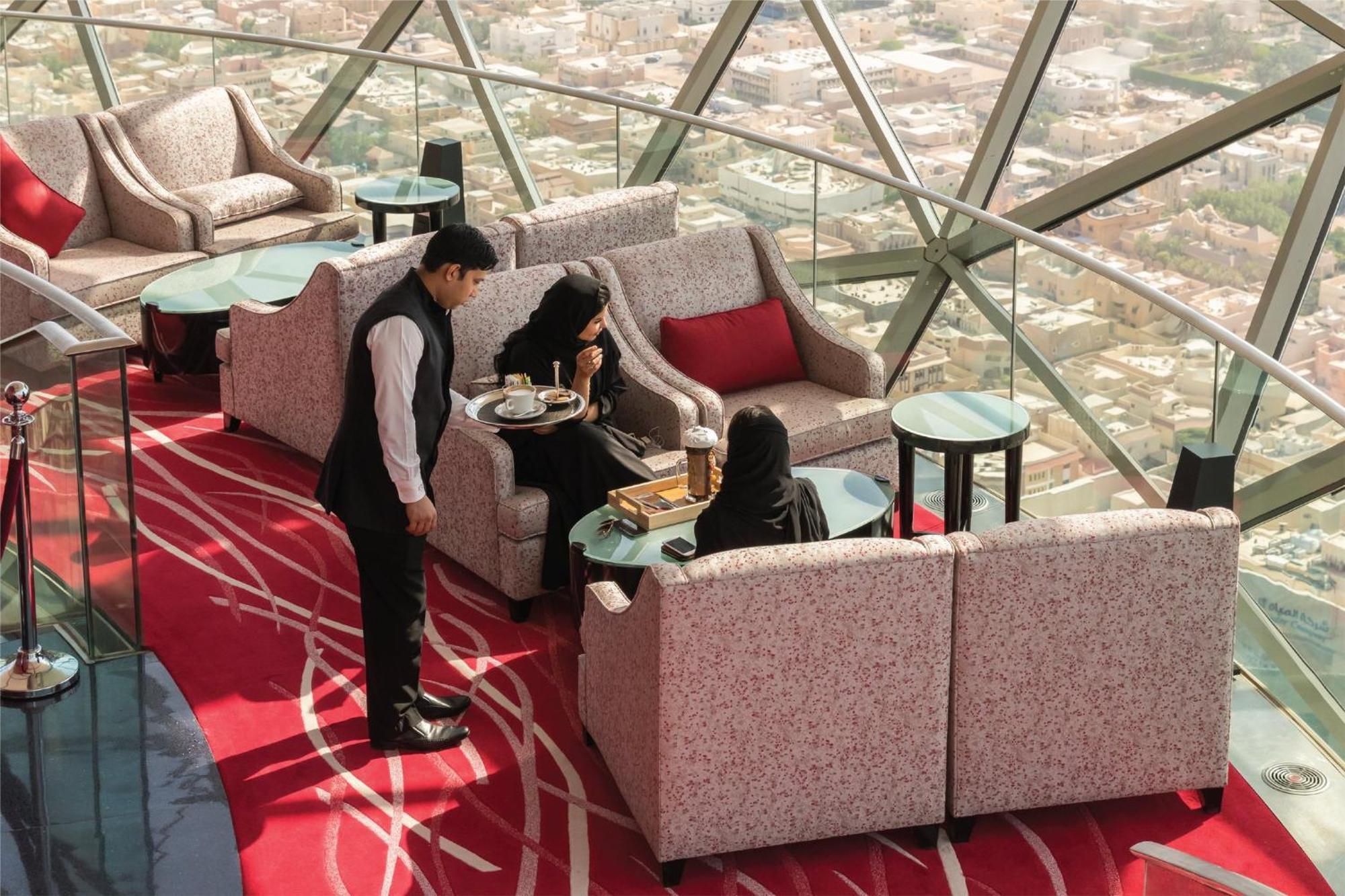 Mandarin Oriental Al Faisaliah, Ριάντ Εξωτερικό φωτογραφία The lounge at the Burj Khalifa