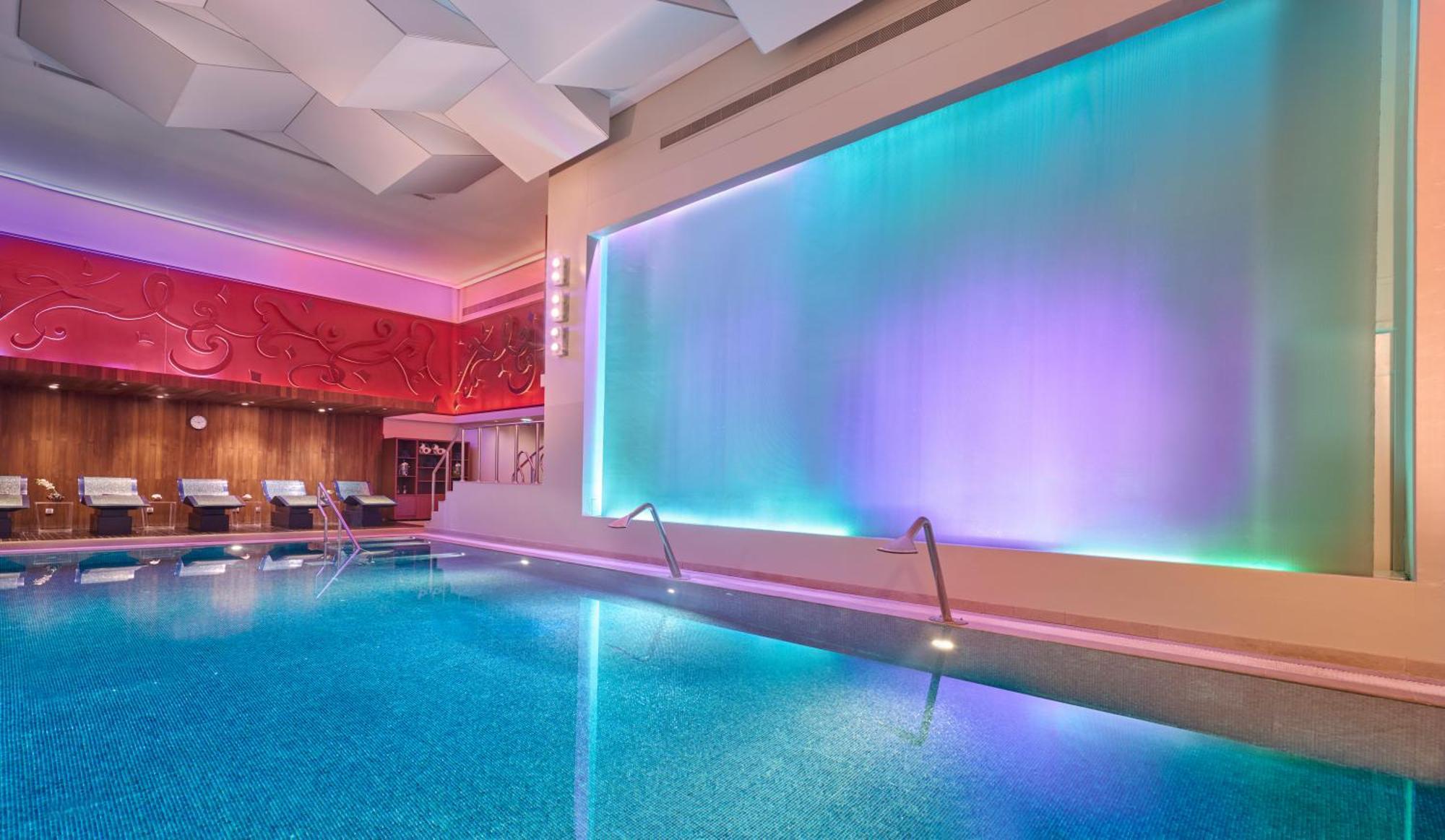 Mandarin Oriental Al Faisaliah, Ριάντ Εξωτερικό φωτογραφία The pool at the Mandarin Oriental, Munich